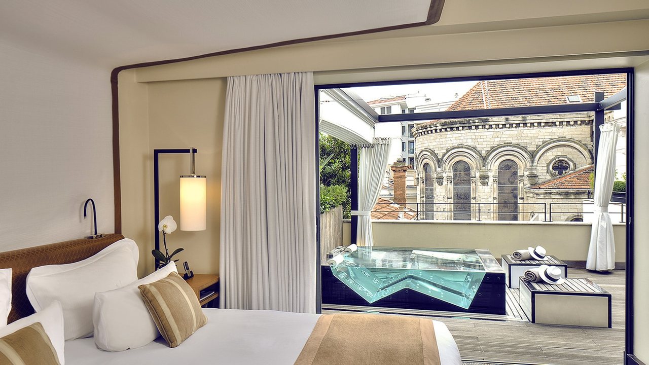 Five Seas Hotel