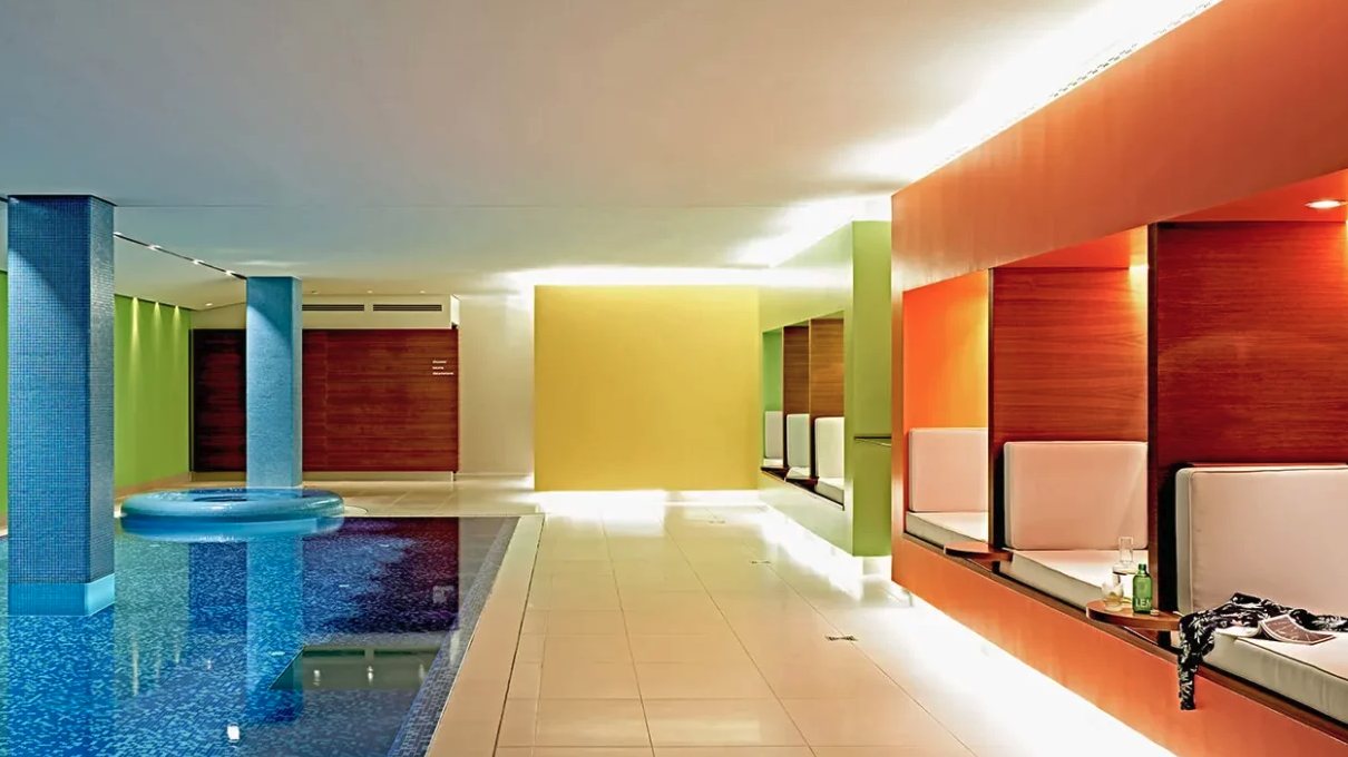 Pool – SIDE Hamburg
