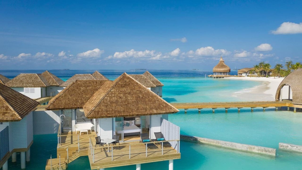 Outrigger Malediven Maafushivaru Resort