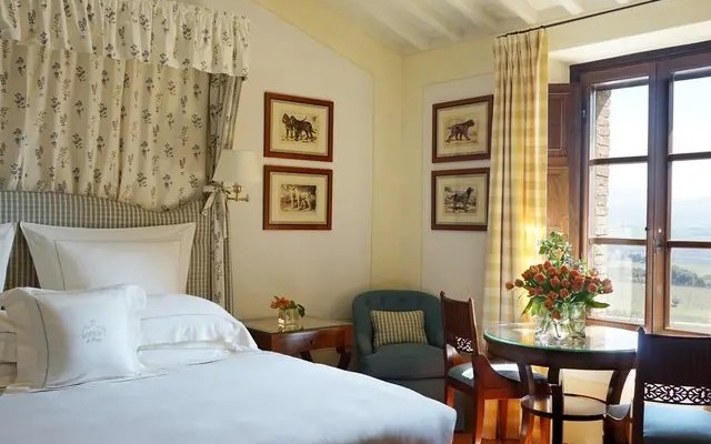 Castello Banfi Il Borgo