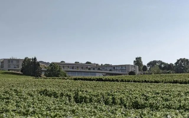 Royal Champagne Hotel