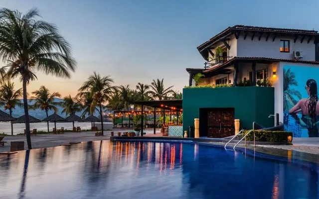 Thompson Zihuatanejo