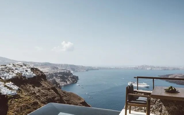Vora Santorini