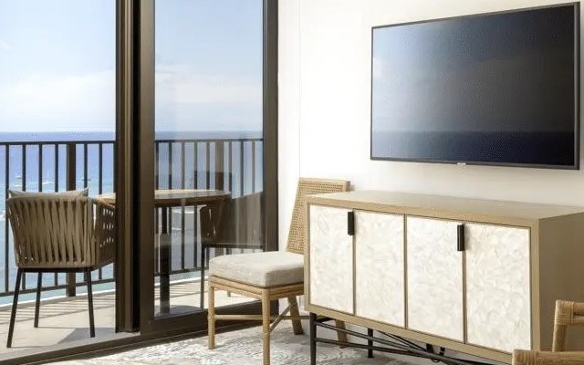 Halepuna Waikiki by Halekulani