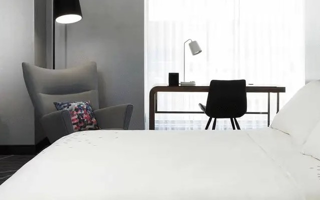 Renaissance Montreal Downtown Hotel